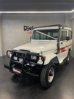 TOYOTA BANDEIRANTE 3.7 BJ50LV 4X4 TETO RIGIDO DIESEL 2P MANUAL
